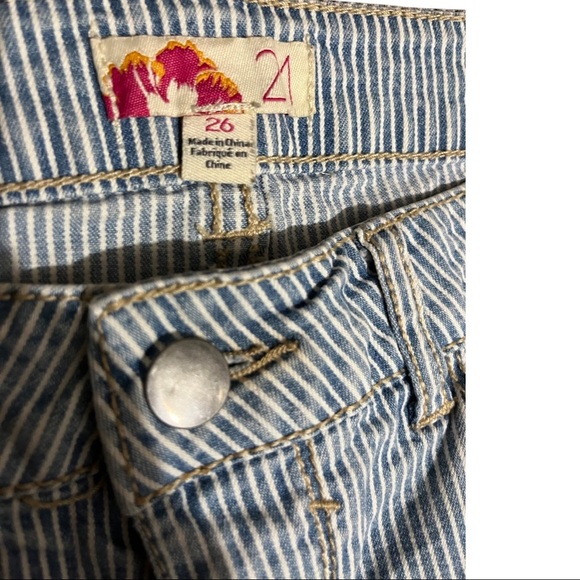 Blue and white striped shorts - Picture 3 of 3